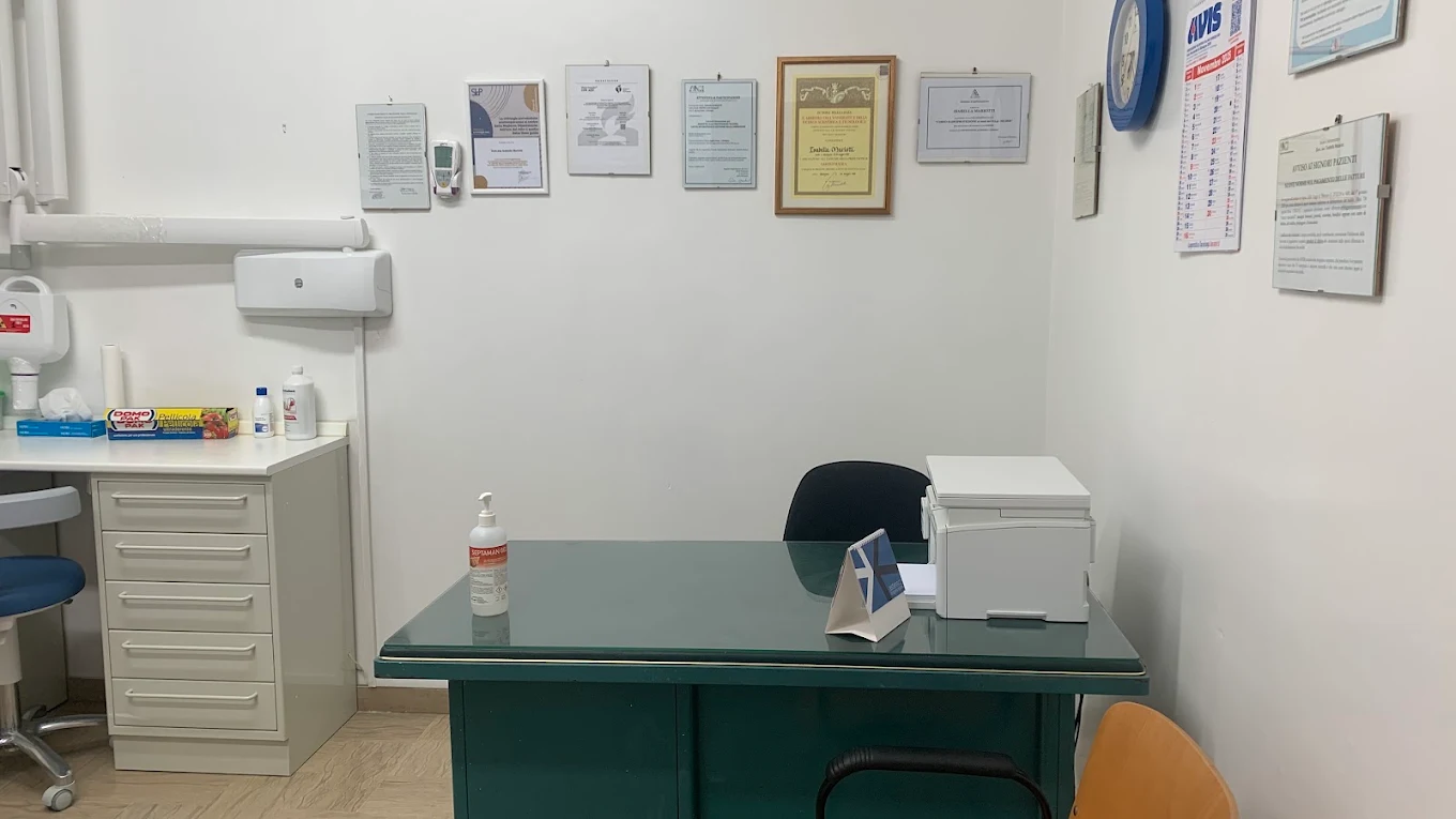 Studio della Dott.ssa Mariotti con attestati e diplomi